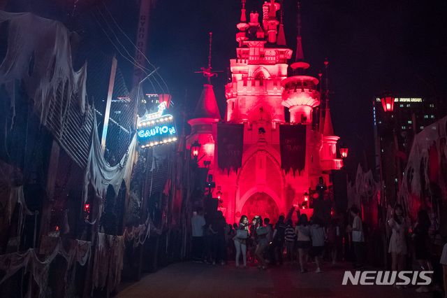 【서울=뉴시스】롯데월드 어드벤처 '블러디 캐슬'