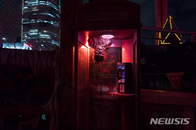 【서울=뉴시스】롯데월드 어드벤처 '핼러윈 포토 스폿'