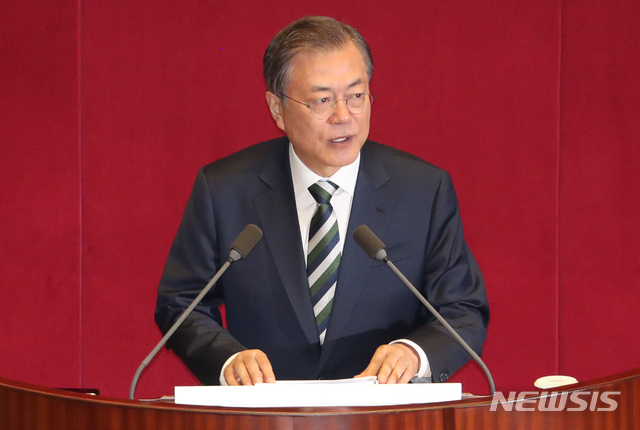 【서울=뉴시스】 박영태 기자 = 문재인 대통령이 22일 서울 여의도 국회 본회의장에서 2020년 예산안 시정연설을 하고 있다. 2019.10.22.since1999@newsis.com