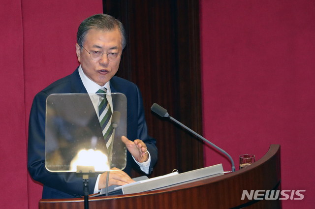 【서울=뉴시스】 박영태 기자 = 문재인 대통령이 22일 서울 여의도 국회 본회의장에서 2020년 예산안 시정연설을 하고 있다. 2019.10.22.since1999@newsis.com