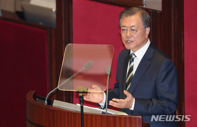 【서울=뉴시스】 박영태 기자 = 문재인 대통령이 22일 서울 여의도 국회 본회의장에서 2020년 예산안 시정연설을 하고 있다. 2019.10.22.since1999@newsis.com
