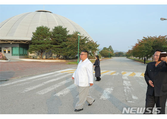 【서울=뉴시스】북한 김정은 국무위원장이 금강산관광지구를 시찰했다고 23일 노동신문이 보도했다.  2019.10.23. (사진=노동신문 캡처)photo@newsis.com