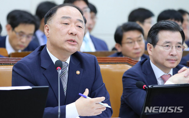 【서울=뉴시스】 장세영 기자 = 홍남기 경제부총리 겸 기획재정부 장관. 2019.10.23. photothink@newsis.com