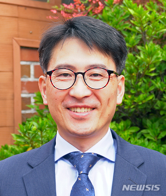 【부산=뉴시스】 부산 동의과학대 윤재호(49) 입학홍보부장. 2019.10.24. (사진=동의과학대 제공)photo@newsis.com 