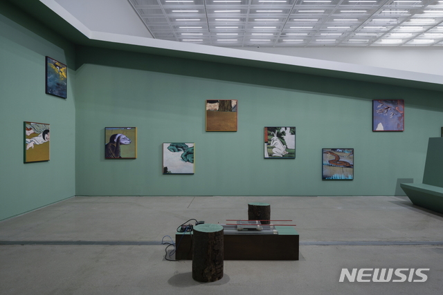 【서울=뉴시스】박찬경, 모임, 2019, 디지털 사진, 80×80cm(24). 국립현대미술관 설치 전경. 사진 홍철기. 사진=국립현대미술관 제공.