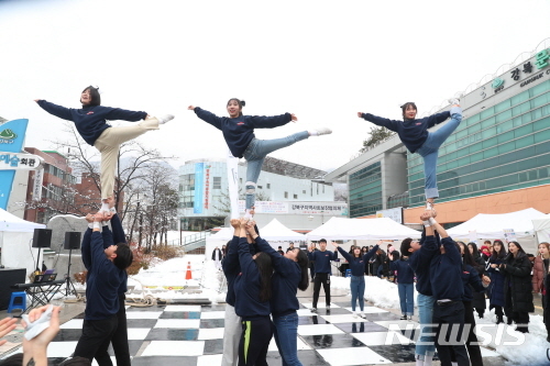 【서울=뉴시스】지난 11월 강북문화예술회관에서 열린 강북구 청소년 축제 모습. 2019.10.24. (사진=강북구 제공)