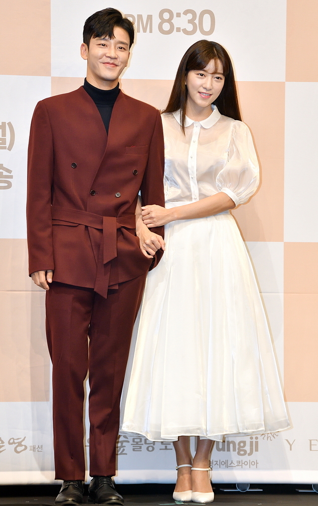 설정환(왼쪽), 최윤소