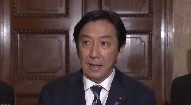 【서울=뉴시스】25일 오전 스가와라 잇슈(菅原一秀) 일본 경제산업상이 총리 관저에서 아베 신조(安倍晋三) 총리에게 사표를 제출했다고 관련 사정을 설명하고 있다. 스가와라는 유권자에게 선물을 건넨 의혹이 불거지면서 불명예 사퇴하게 됐다. 사진은 NHK 갈무리. 2019.10.25.