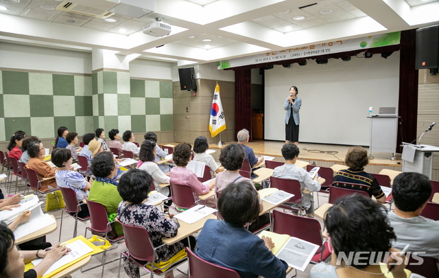 【서울=뉴시스】 강서구 상반기 좋은 조부모 교실 운영. 2019.10.29. (사진=강서구 제공)