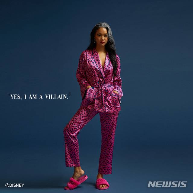 【서울=뉴시스】이랜드 에블린 리리영 화보 '크루엘라 수면 가운과 벨벳 슬립'