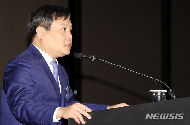 【서울=뉴시스】박주성 기자 = 부다이탕 베트남 기획투자부 차관이 29일 오전 서울 중구 플라자호텔 별관 그랜드볼룸에서 열린 제1회 뉴시스 베트남 경제 포럼 제 1부 세션에서 바람직한 베트남 투자방향을 주제로 기조연설을 하고 있다. 2019.10.29.&nbsp; park7691@newsis.com