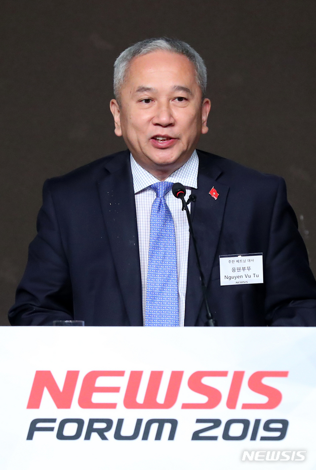 【서울=뉴시스】전신 기자 = 응웬 부 뚜 주한베트남대사가 29일 서울 중구 플라자호텔에서 열린 제1회 뉴시스 베트남 경제 포럼에서 축사하고 있다. 2019.10.29. photo1006@newsis.com
