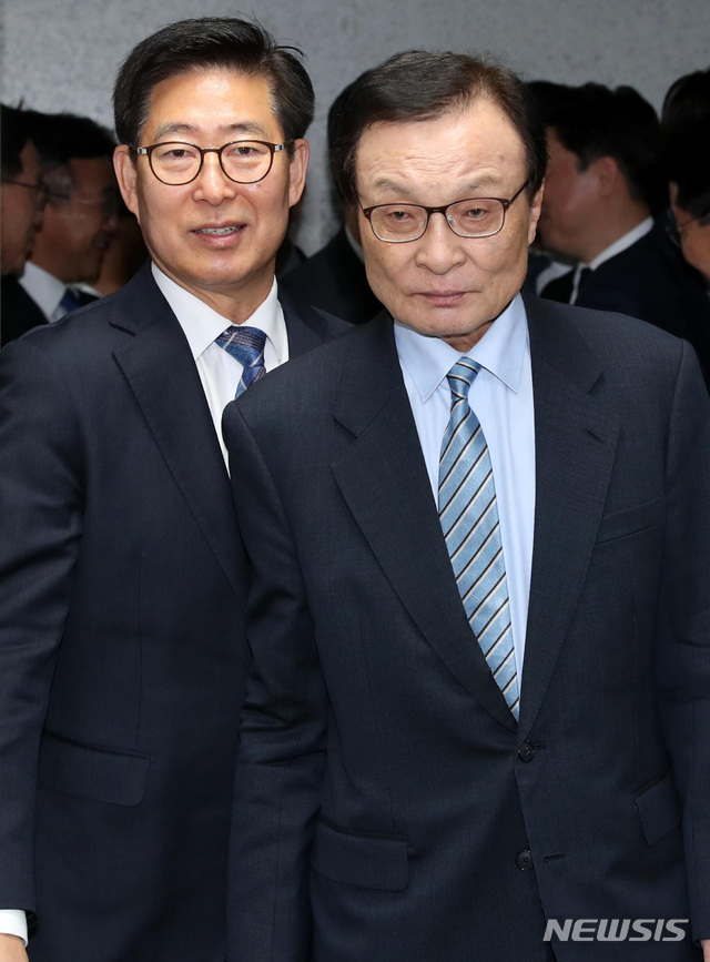 【서울=뉴시스】이종철 기자 = 이해찬(오른쪽) 더불어민주당 대표와 양승조 충남지사가 29일 오후 서울 여의도 국회 의원회관에서 열린 충남 예산정책협의회에 참석하고 있다. 2019.10.29. jc4321@newsis.com