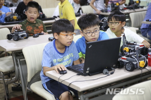 【서울=뉴시스】4차산업혁명체험센터 체험학습 관련 사진. 2019.10.31. (사진=성동구 제공)