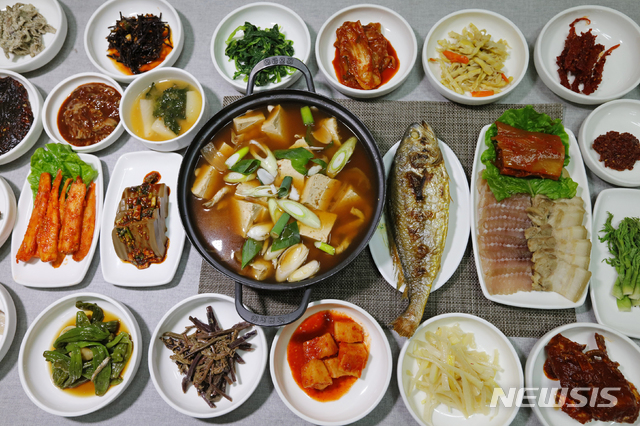 【해남=뉴시스】전남 해남의 8味 산채정식. (사진=해남군 제공) 2019.10.31. photo@newsis.com