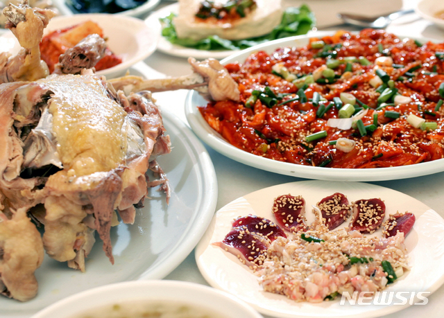 【해남=뉴시스】전남 해남의 8味 닭코스요리. (사진=해남군 제공) 2019.10.31. photo@newsis.com