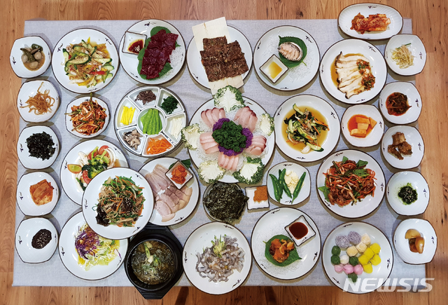 【해남=뉴시스】전남 해남의 8味 한정식. (사진=해남군 제공) 2019.10.31. photo@newsis.com