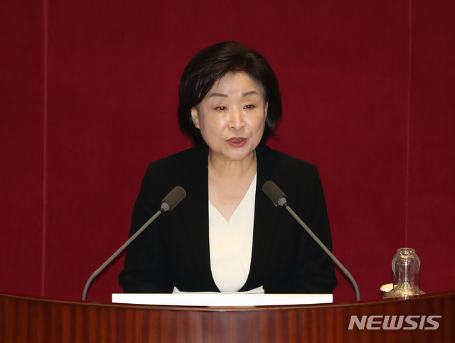 【서울=뉴시스】고승민 기자 = 심상정 정의당 대표가 31일 서울 여의도 국회에서 열린 제371회국회(정기회) 제10차 본회의(안건심의)에서 비교섭단체 대표발언을 하고 있다. 2019.10.31.kkssmm99@newsis.com