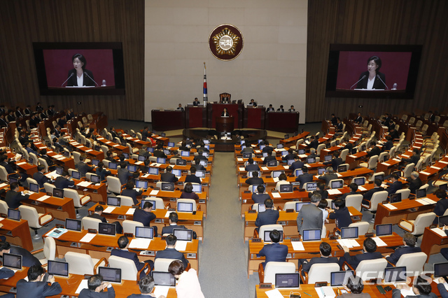 【서울=뉴시스】고승민 기자 = 심상정 정의당 대표가 31일 서울 여의도 국회에서 열린 제371회국회(정기회) 제10차 본회의(안건심의)에서 비교섭단체 대표발언을 하고 있다. 2019.10.31. kkssmm99@newsis.com