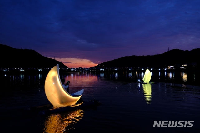  【안동=뉴시스】 김진호 기자 = 대한민국 우수상품 전시회(G-FAIR KOREA 2019)에서 레저부문 최우수 제품상을 수상한 '문보트' (사진=안동시 제공) 2019.11.01 photo@newsis.com