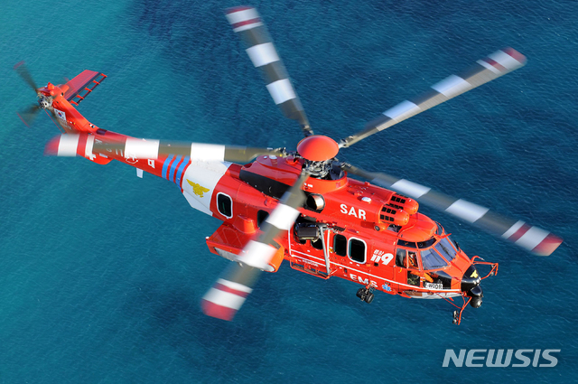 【서울=뉴시스】지난달 31일 밤 11시 20분께 경북 독도 인근 해상에서 119 소방헬기가 바다에 추락한 사고가 발생했다. 헬기에는 환자·보호자·기장 등 구급대 5명 포함 총 7명이 탑승하고 있었다. 사고 헬기는 소방당국이 2016년 3월 도입한 다목적 소방헬기인 EC-225 기종이다. (사진=에어버스 홈페이지). 2019.11.01. photo@newsis.com