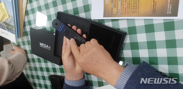 【울산=뉴시스】안정섭 기자 = 울산시 남구가 디지털 성범죄를 예방하기 위해 불법촬영 카메라 탐지기(사진) 대여 서비스를 시행한다. 2019.11.04. (사진=울산 남구 제공)photo@newsis.com