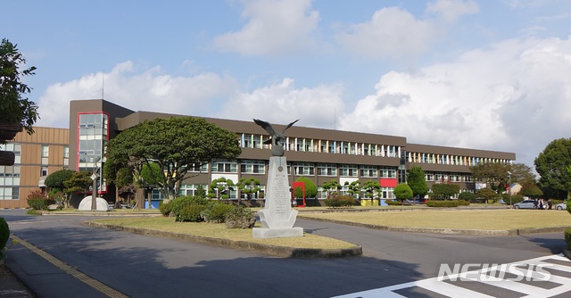 【제주=뉴시스】배상철 기자 = 제주중앙고등학교 전경. 2019.11.05. bsc@newsis.com