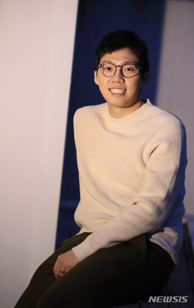 【서울=뉴시스】조수정 기자 = 슈퍼스타K5 출신 보컬리스트 임순영이 25일 서울 삼청동 카페 보드레안다미로에서 뉴시스와의 인터뷰를 마친 뒤 포즈를 취하고 있다. 2019.11. chocrystal@newsis.com