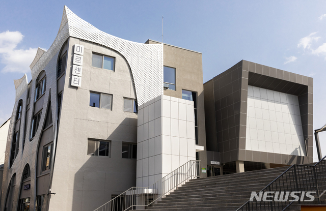 【광주=뉴시스】변재훈 기자 = 광주 동구 궁동 예술의 거리 내 미로센터 전경. (사진=광주 동구 제공) 2019.11.04. photo@newsis.com