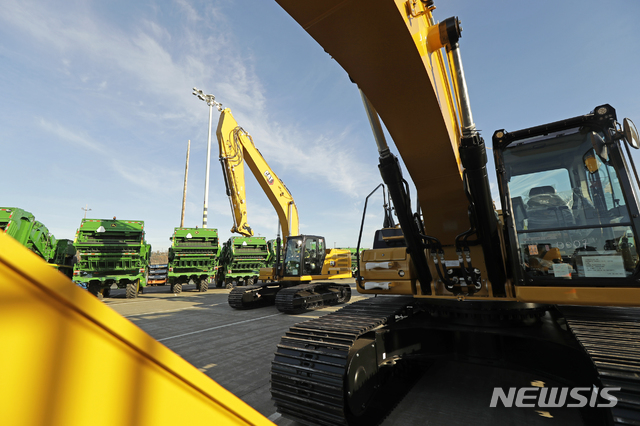 【워싱턴=AP/뉴시스】 5일(현지시간) 미 상무부는 지난 9월 상품·서비스 수지 적자가 525억 달러(약 60조6900억원)를 기록했다고 밝혔다. 무역협상을 앞두고 있는 중국과의 무역적자 폭은 전달(289억 달러) 대비 3.1% 줄어든 280억 달러를 기록했다. 2019.11.6.