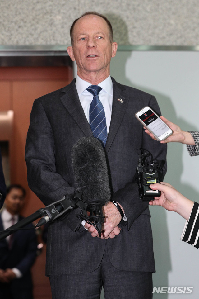 【서울=뉴시스】박미소 기자 = 데이비드 스틸웰 미국 국무부 동아시아·태평양 담당 차관보가 지난해 11월 6일 오전 서울 종로구 외교부 청사에서 취재진들의 질문에 답하고 있다. 2019.11.06. photo@newsis.com