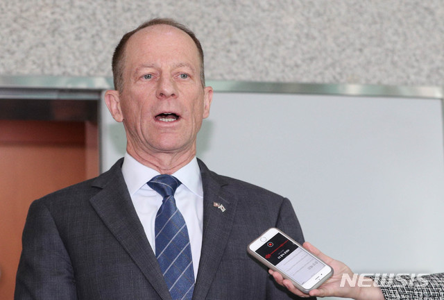 스틸웰 "대중 제재 여지있다" 남중국해 영유권 주장 中 압박 