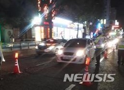  [부산=뉴시스] 허상천 기자 = 부산시는 지난 10월 한달간 불법자동차 집중단속 결과 무단방치차량 421대 등 총 1117건을 적발했다고 7일 밝혔다. 2019.11.07. (사진 = 부산시 제공) photo@newsis.com