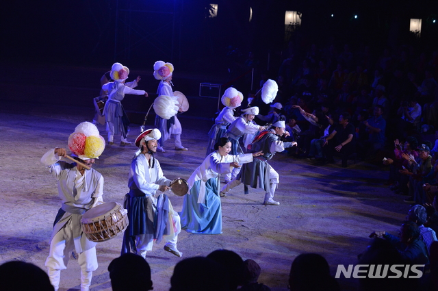 【고창=뉴시스】 이학권 기자 = 전북 고창군이 자매결연도시인 서울 관악문회관에서 8일 오후 7시30분 히스토리 감성농악 ‘광대, 1894’를 공연을 펼친다. (사진 = 고창군 제공). 2019.11.07. photo@newsis.com