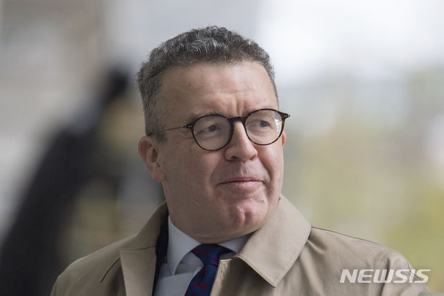 【런던=AP/뉴시스】영국 제1야당 노동당 톰 왓슨 부대표가 직에서 물러난다. 그는 7일 트위터를 통해 공개한 서한에서 "개인적 이유"라고 설명했지만, 제러미 코빈 노동당 대표와는 브렉시트 입장차를 보이며 불화를 빚어왔다. 사진은 지난 3월31일 런던에서 촬영된 왓슨 부대표의 모습. 2019.11.07.