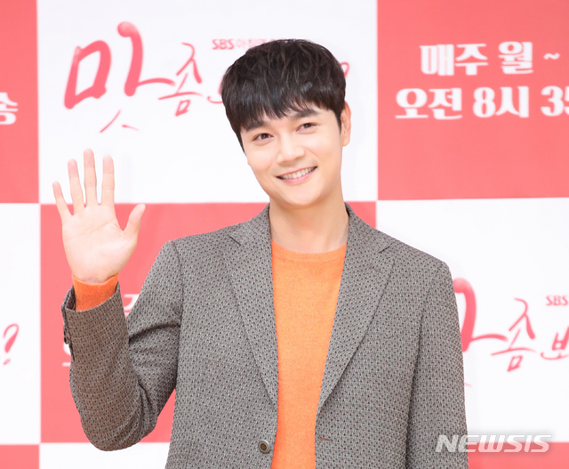【서울=뉴시스】조수정 기자 = 배우 서도영이 7일 오전 서울 목동 SBS에서 열린 아침연속극 '맛 좀 보실래요?' 제작발표회에서 포즈를 취하고 있다. '맛 좀 보실래요'는 12일 오전 8시 35분 첫 방송을 시작으로 매주 월~금 방송한다. 2019.11.07. chocrystal@newsis.com