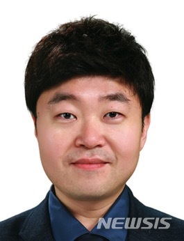 [기자수첩]문재인의 6년 전 발표와 USB 실체