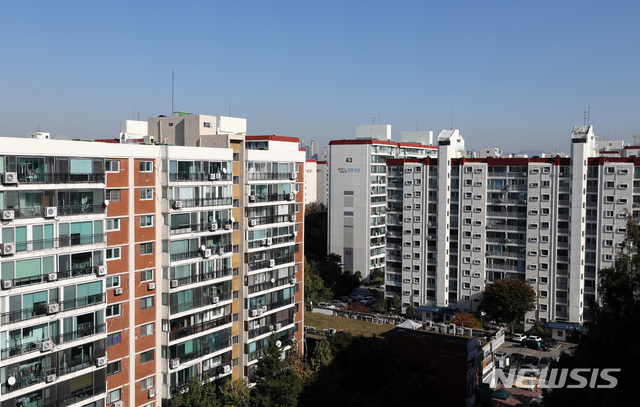 【서울=뉴시스】이영환 기자 = 현대 8차와 한양 4차 아파트의 모습. 2019.11.08. 20hwan@newsis.com