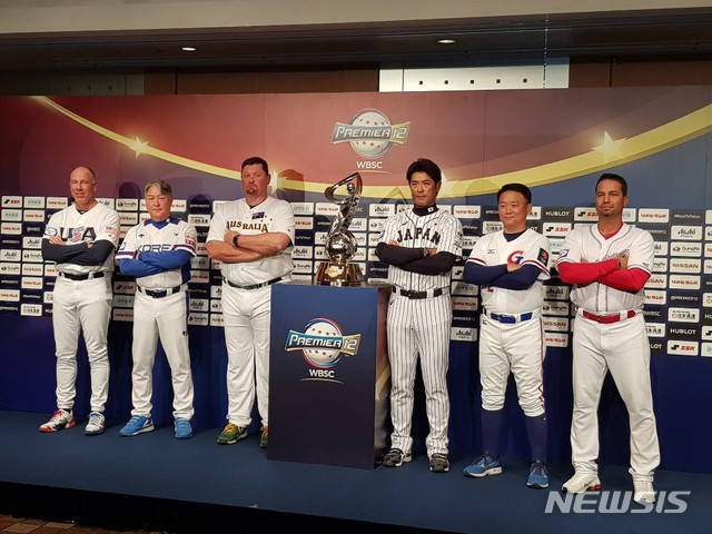 【도쿄(일본)=김주희 기자】 10일 일본 도쿄돔호텔에서 열린 2019 WBSC 프리미어12 슈퍼라운드 공식 기자회견에 참석한 6개국 감독들. 왼쪽부터 미국 스콧 브로셔스 감독, 한국 김경문 감독, 호주 데이비드 닐슨 감독, 일본 이나바 아쓰노리 감독, 대만 홍이중 감독, 멕시코 후안 카스트로 감독. 