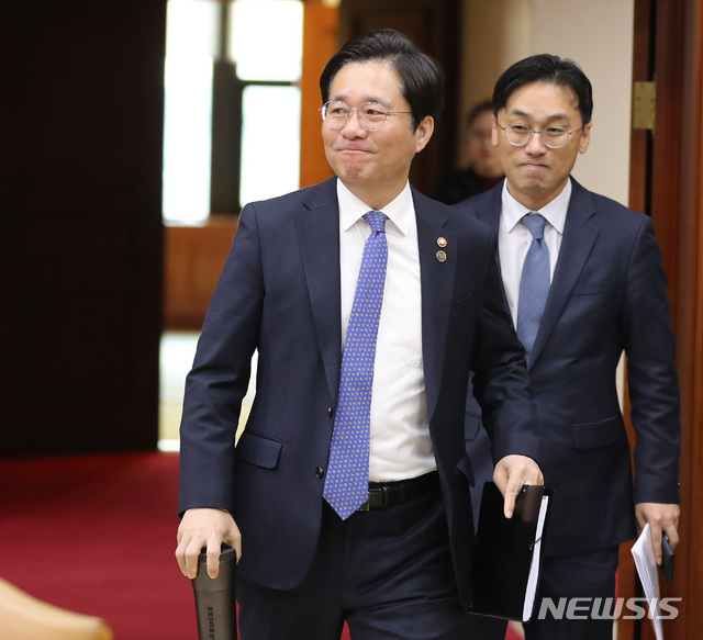 【서울=뉴시스】 전진환 기자 = 성윤모 산업통상자원장관. 2019.11.11. amin2@newsis.com