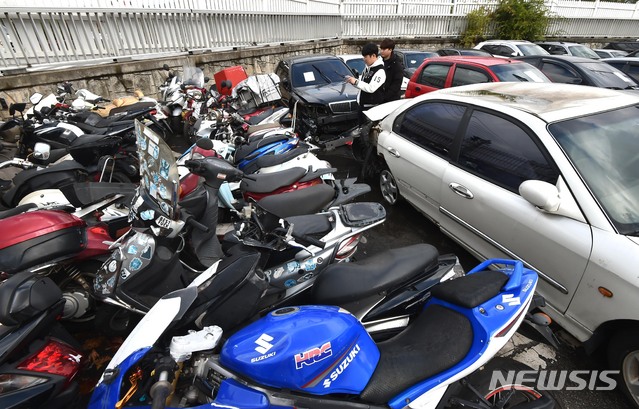 [인천=뉴시스] 무단 방치된 오토바이. (사진=뉴시스DB) photo@newsis.com *사진은 기사와 직접 관련 없음