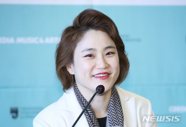【서울=뉴시스】조수정 기자 = 지휘자 겸 첼리스트 장한나가 11일 오후 서울 소공동 더플라자호텔에서 열린 '장한나&트론헤임 심포니 오케스트라' 기자간담회에서 질문에 답하고 있다. 장한나는 2017/18 시즌부터 트론헤임 심포니 오케스트라 상임지휘 및 예술감독으로 활동하고 있다. 장한나는 지휘자로서 처음으로 13일부터 17일까지 해외 오케스트라를 이끌고 내한공연을 갖는다. 2019.11.11. chocrystal@newsis.com