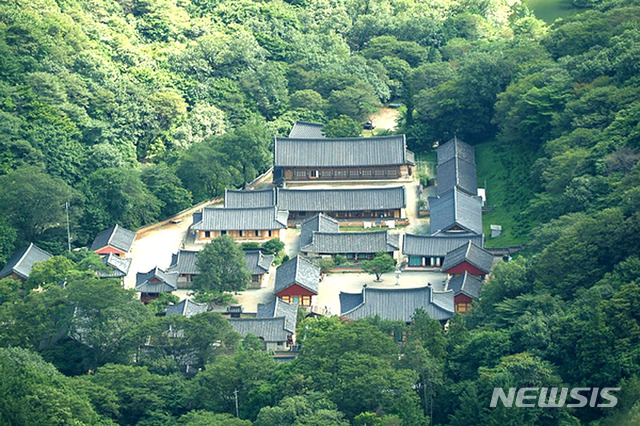 【장성=뉴시스】이창우 기자 = 사진은 전남 장성의 고불총림(古佛叢林) 백양사 전경. (사진=장성군 제공) 2019.11.11. photo@newsis.com