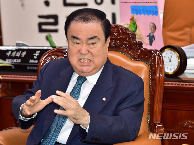 【서울=뉴시스】고승민 기자 = 문희상 국회의장이 12일 서울 여의도 국회에서 여야3당 교섭단체 회동을 하고 있다. 2019.11.12.photo@newsis.com