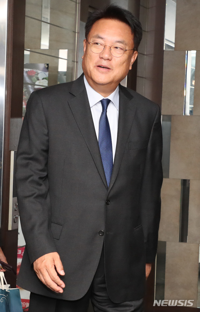 【서울=뉴시스】김명원 기자 = 정진석 자유한국당 의원. 2019.11.12. kmx1105@newsis.com