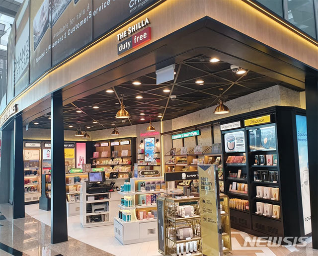 투쿨포스쿨, 싱가포르 창이공항 신라면세점 입점