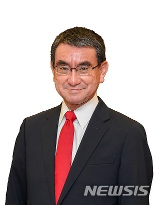 【서울=뉴시스】고노 다로(河野太郎) 일본 방위상. 사진은 일본 방위성 홈페이지 갈무리. 2019.11.13. 