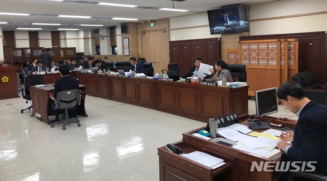 【수원=뉴시스】 박다예 기자 = 경기도의회 문화체육관광위원회의 행정사무감사 모습. 2019.11.13 (사진 = 경기도의회 제공)photo@newsis.com