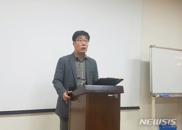 【대전=뉴시스】 김양수 기자 = 지난 13일 발생한 폭발사고와 관련해 브리핑 중인 한이수 국방과학연구소 대외협력실장.2019.11.14&nbsp; photo@newsis.com 