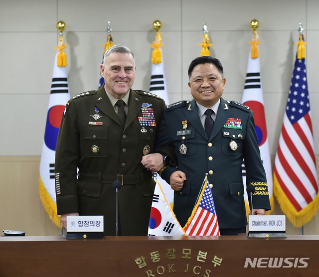 【서울=뉴시스】 박대로 기자 = 박한기 합참의장과 마크 밀리 미 합참의장은 이날 오전 10시부터 오후 5시30분께까지 용산구 합동참모본부에서 제44차 한미 군사위원회 회의를 개최했다. 2019.11.14. (사진=합동참모본부 제공)
